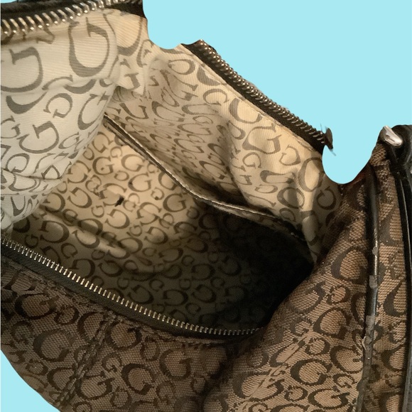 Guess Handbag, front pocket snaps shut, Inside has 1 zipper & 3 slide pockets. - Picture 4 of 8